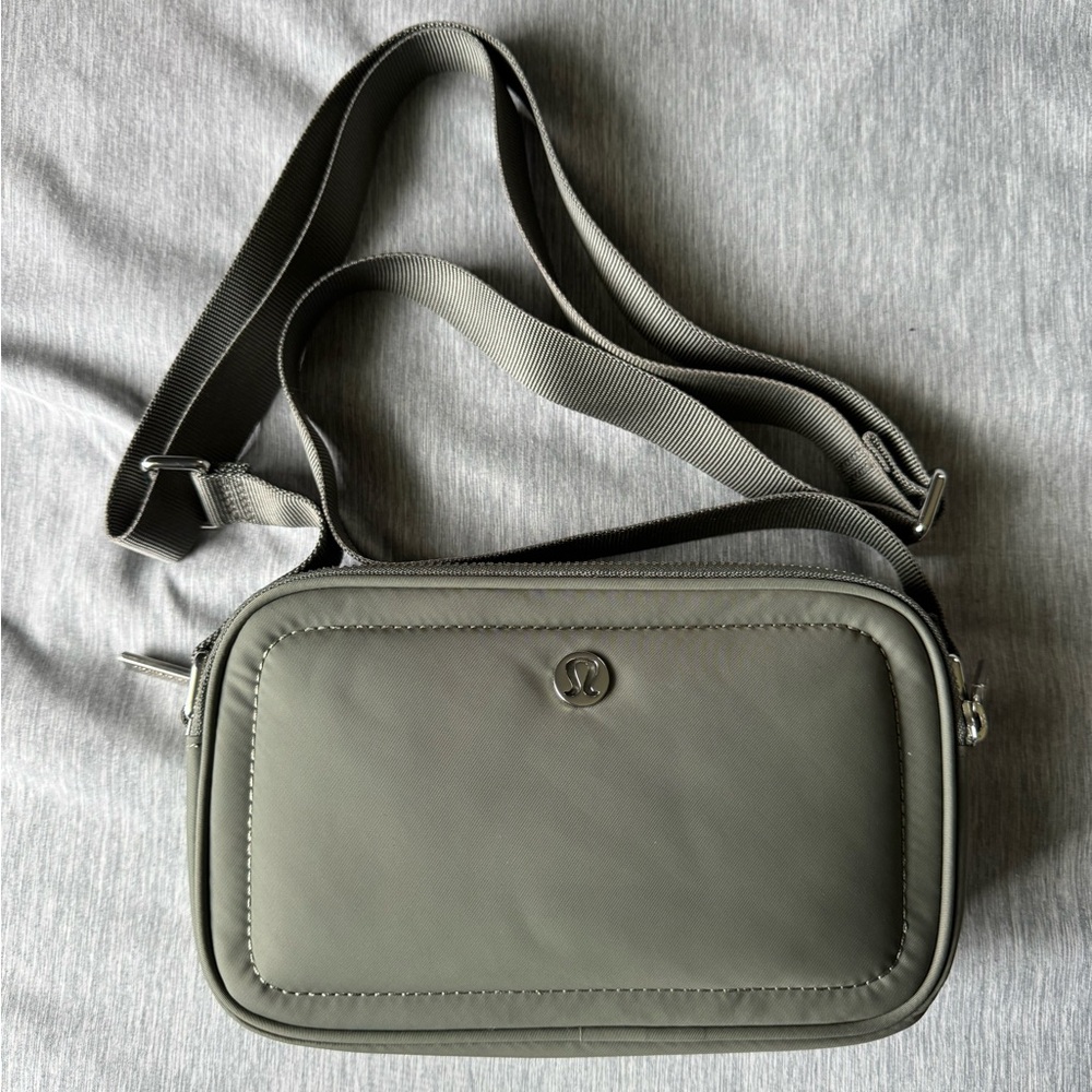 Lululemon Crossbody Camera bag 2L